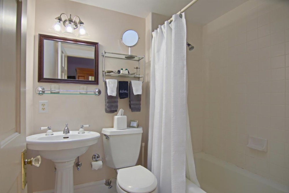 North Lodge on Oakland Bed and Breakfast