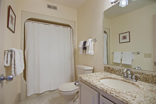 North Lodge on Oakland Bed and Breakfast image 7